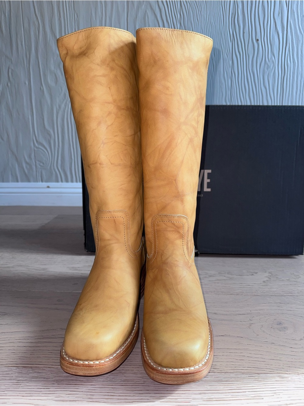 NEW FRYE Campus 14L Boots in Banana Sz: 10 Genuine Leather Tall Boots - Picture 8 of 15
